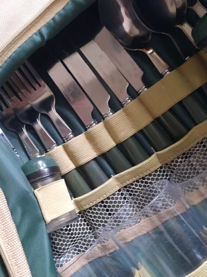 Picnic backpack like new