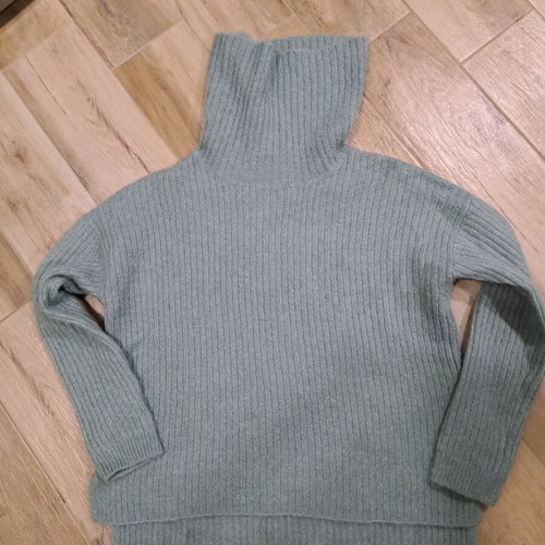 Esprit pistachio knit with alpaca and wool like new, size S