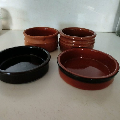 Small individual earthenware pots like new, set of 4 for baking or decoration