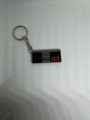 Retro Gaming Controller Keychain like new, white and gray