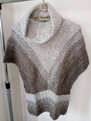 Wool sleeveless sweater with high collar like new, beige and brown