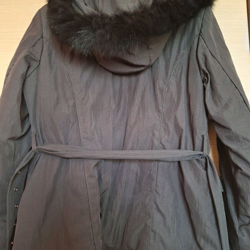 Women's winter jacket like new, black, with detachable hood