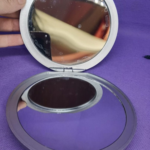Attractive mirror like new, normal and magnifying, 11.7 cm diameter