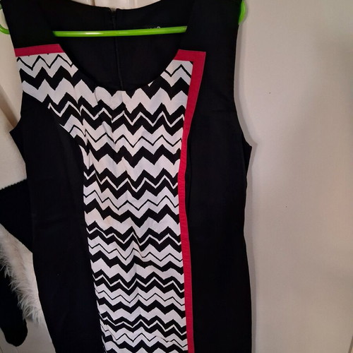 Dress like new, black and white, size XL