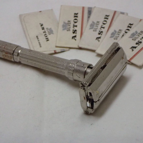 Gillette Slim Adjustable 1-9 DE safety razor 1966 used with blades