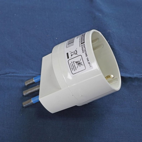 Old type plug adapter to Schuko new