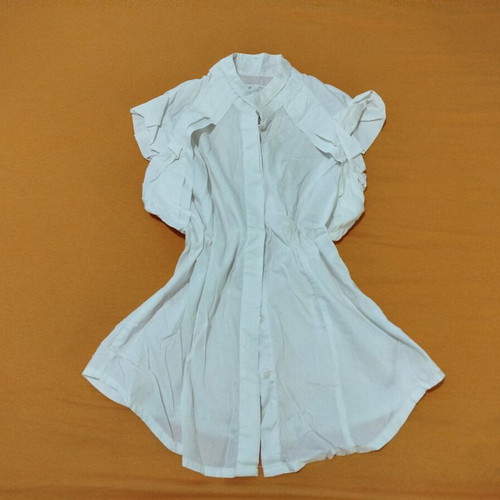 White women's shirt size M in like new condition