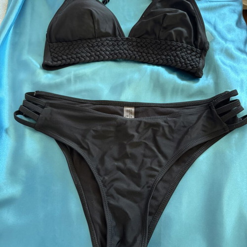 Shein bikini set like new, black, top small bottom large