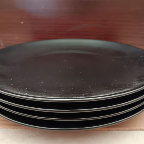 Set of 4 plates used