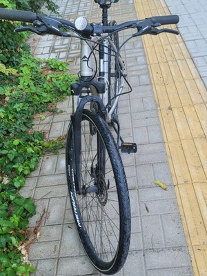 Merida Crossway 20-D cross trekking bike like new with pump and helmet