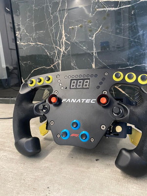 Fanatec Clubsports Steering Wheel F1 Esports V2 sim racing set