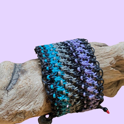 Macrame bracelet like new, black and blue