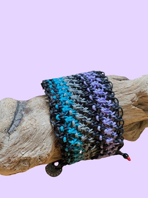 Macrame bracelet like new, black and blue