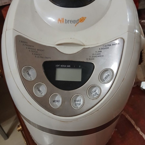 Izzy Breadmaker like new with multiple bread and jam options