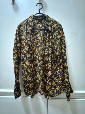 Πουκάμισο Benetton floral μέγεθος Μ σαν καινούργιο, μαύρο