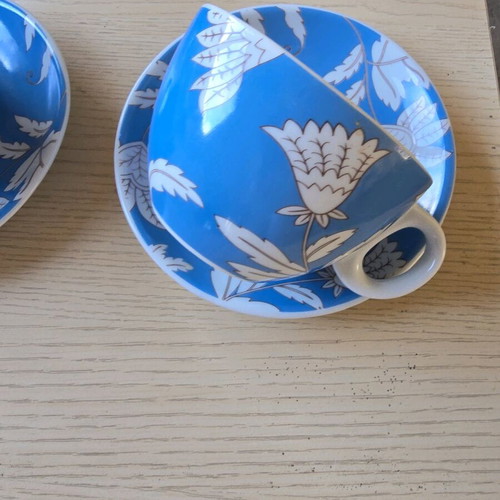 Large cups like new, set of 4 with saucers