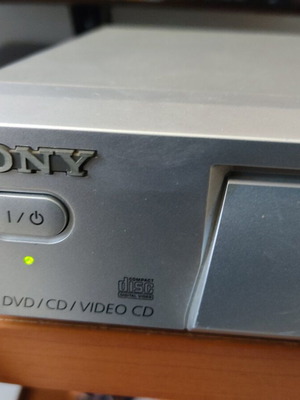 Sony CD/DVD Player DVP-NS305 употребяван без дистанционно, нефункционален
