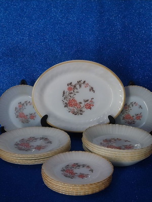 Termocrisa "Encanto" Mexico 60'-70' milk glass dinnerware set like new, 21 pcs