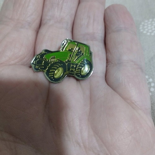 John Deere vintage pin like new