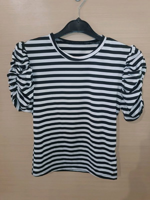 Striped short-sleeve blouse with puff sleeves used