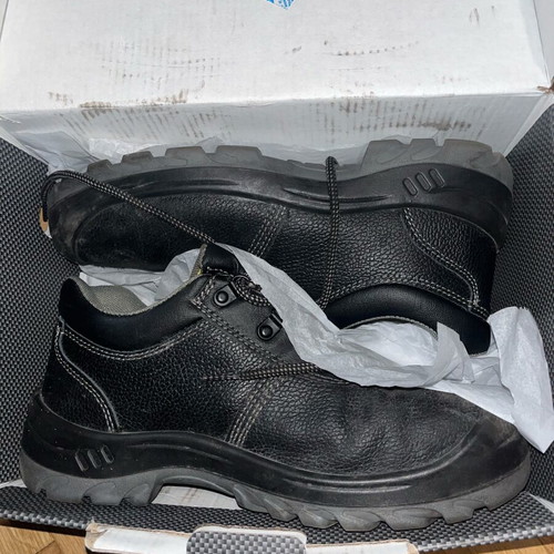 Safety Jogger low work shoes like new, size 44, black