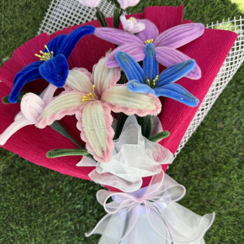 Handmade flower bouquet made of wire, new