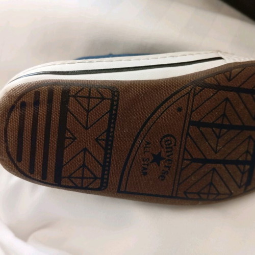 Converse παπούτσια αγκαλιάς σαν καινούργια με σκρατς, με το κουτί τους
