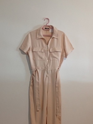 Bershka jumpsuit size Large with belt new, beige