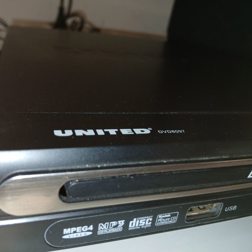 United DVD8097 multimedia player like new with CD, DVD, USB