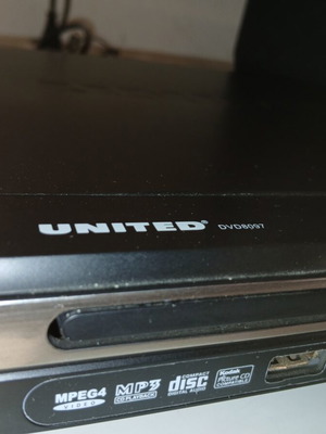 United DVD8097 multimedia player like new with CD, DVD, USB