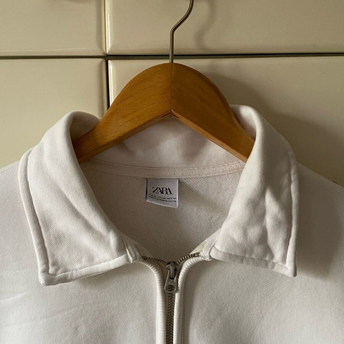 Zara white zip fleece size M like new with small stain