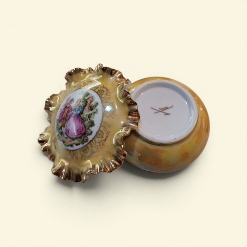 Vintage porcelain jewelry boxes like new, rococo style with gold details