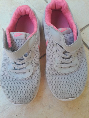 Nike athletic shoes used, size 33, gray