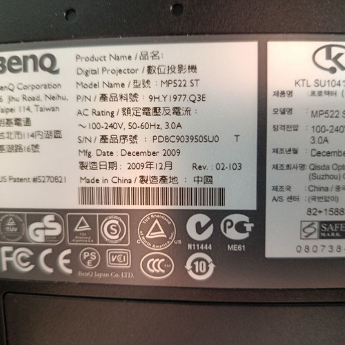 BenQ MP522ST Projector like new, XGA 2000 Lumens, short-throw