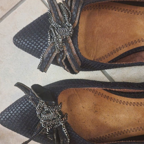 Corina black pumps new, size 39.5-40, bow and chain detail