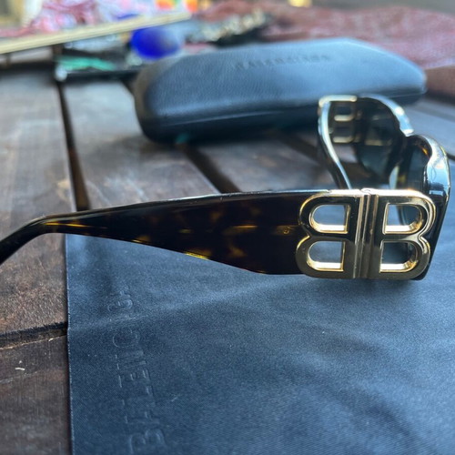 Balenciaga Limited Edition sunglasses like new with animal print