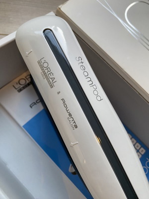 L'Oréal Professionnel SteamPod 3.0 steam hair straightener and styler