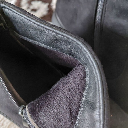 Suede boots size 38 like new with inner fur black