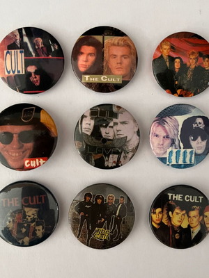 The Cult Vintage 25 mm Pins like new