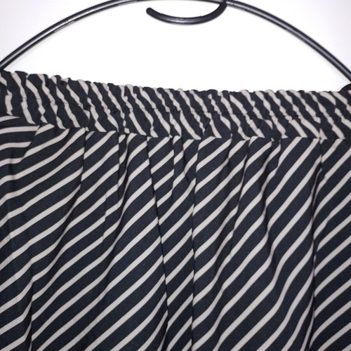 Midi flare skirt with pattern, elastic waist, size S-M, like new
