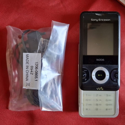 Sony Ericsson W205 Walkman used, black, without charger and battery