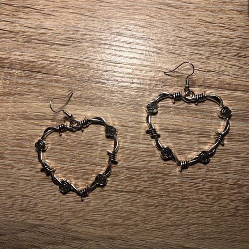 Heart punk gothic fairy earrings new, silver