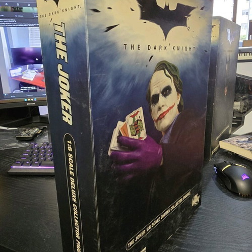 DC Direct The Dark Knight The Joker and Batman 1/6 Bundle like new