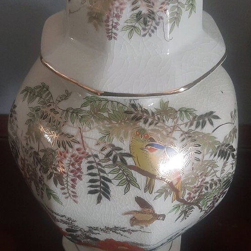 Japanese porcelain vase like new, height 32 cm