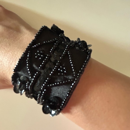 Black bracelet like new