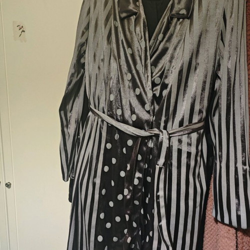 Women’s robe onesize used, lightweight