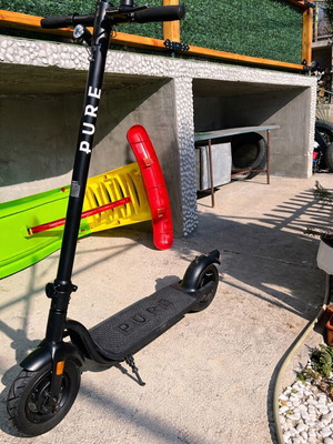 Pure electric scooter like new, 500W, waterproof, foldable