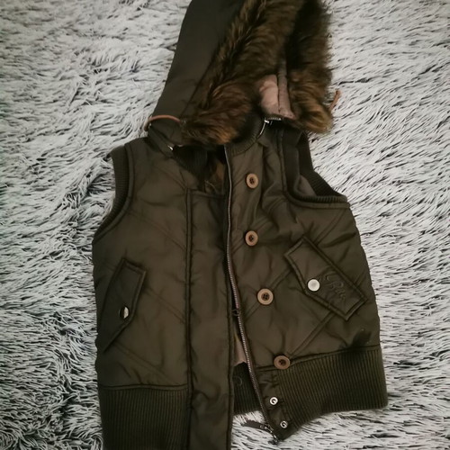 Body Action sleeveless jacket khaki like new with hood and fur
