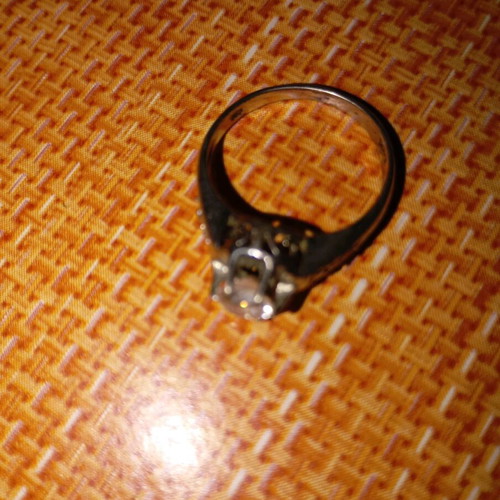 Women's white gold solitaire ring like new with zircon stones