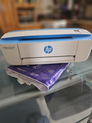 HP printer like new with 2 original inks and A4 paper